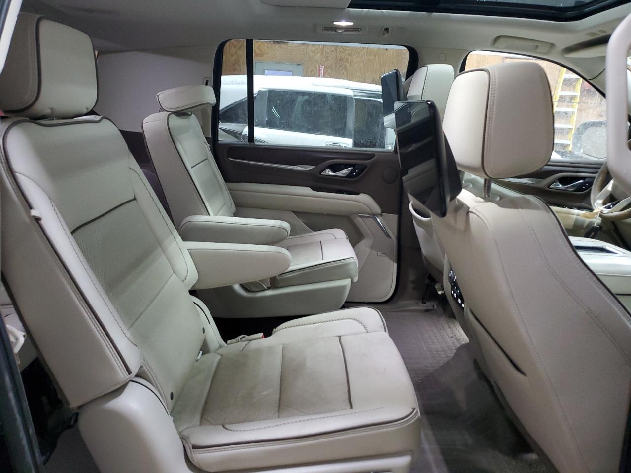 2021 GMC Yukon - Image 11
