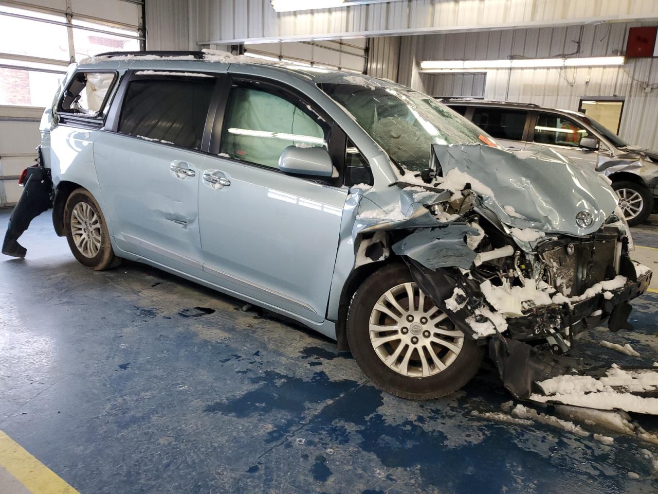 2017 Toyota Sienna - Image 4