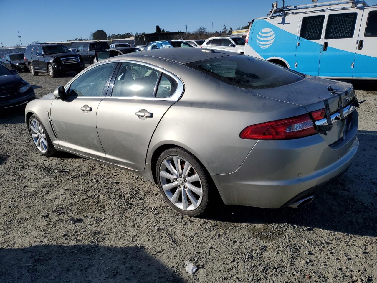 2010 Jaguar XF - Image 2