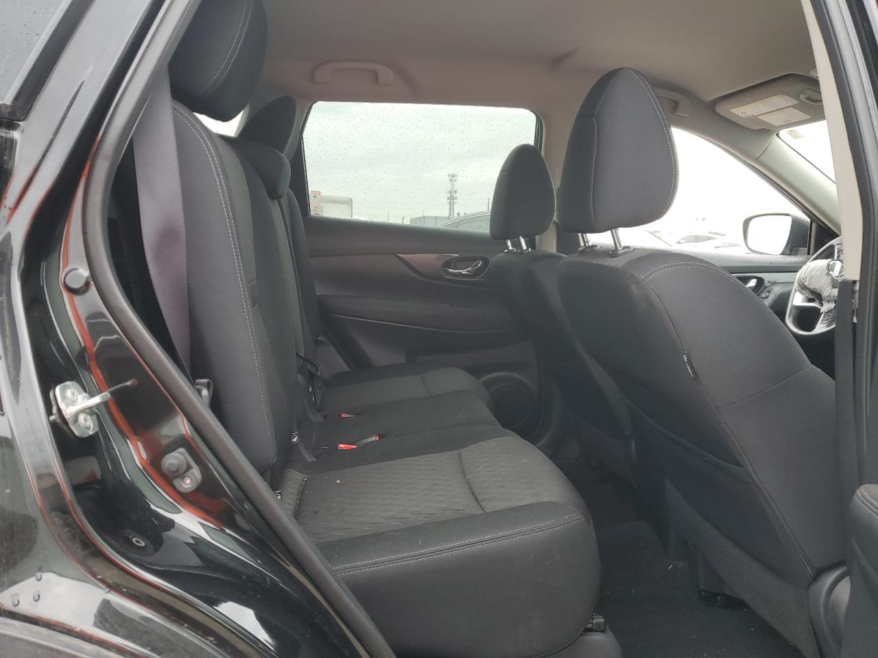 2018 Nissan Rogue - Image 11