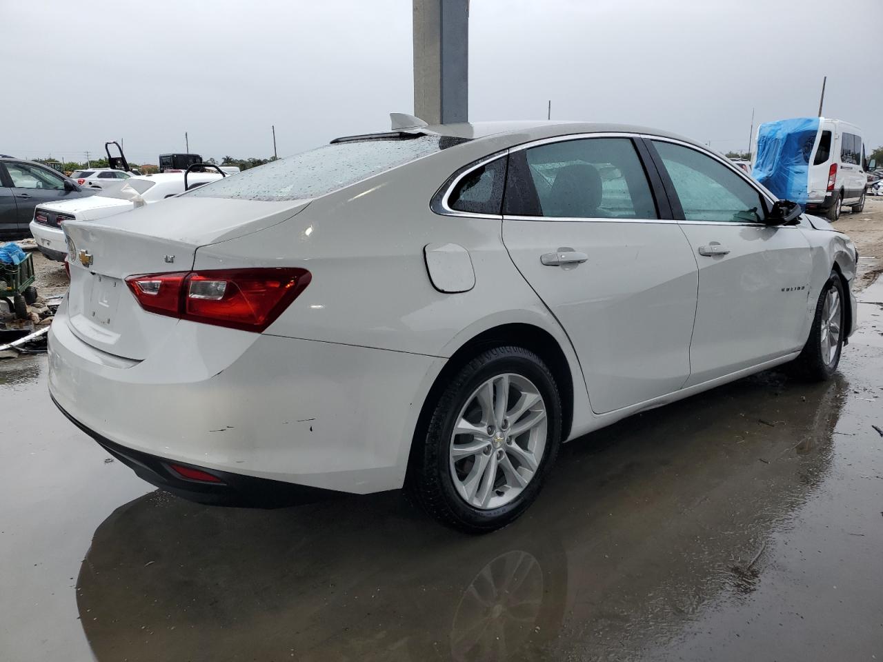 2018 Chevrolet Malibu - Image 3
