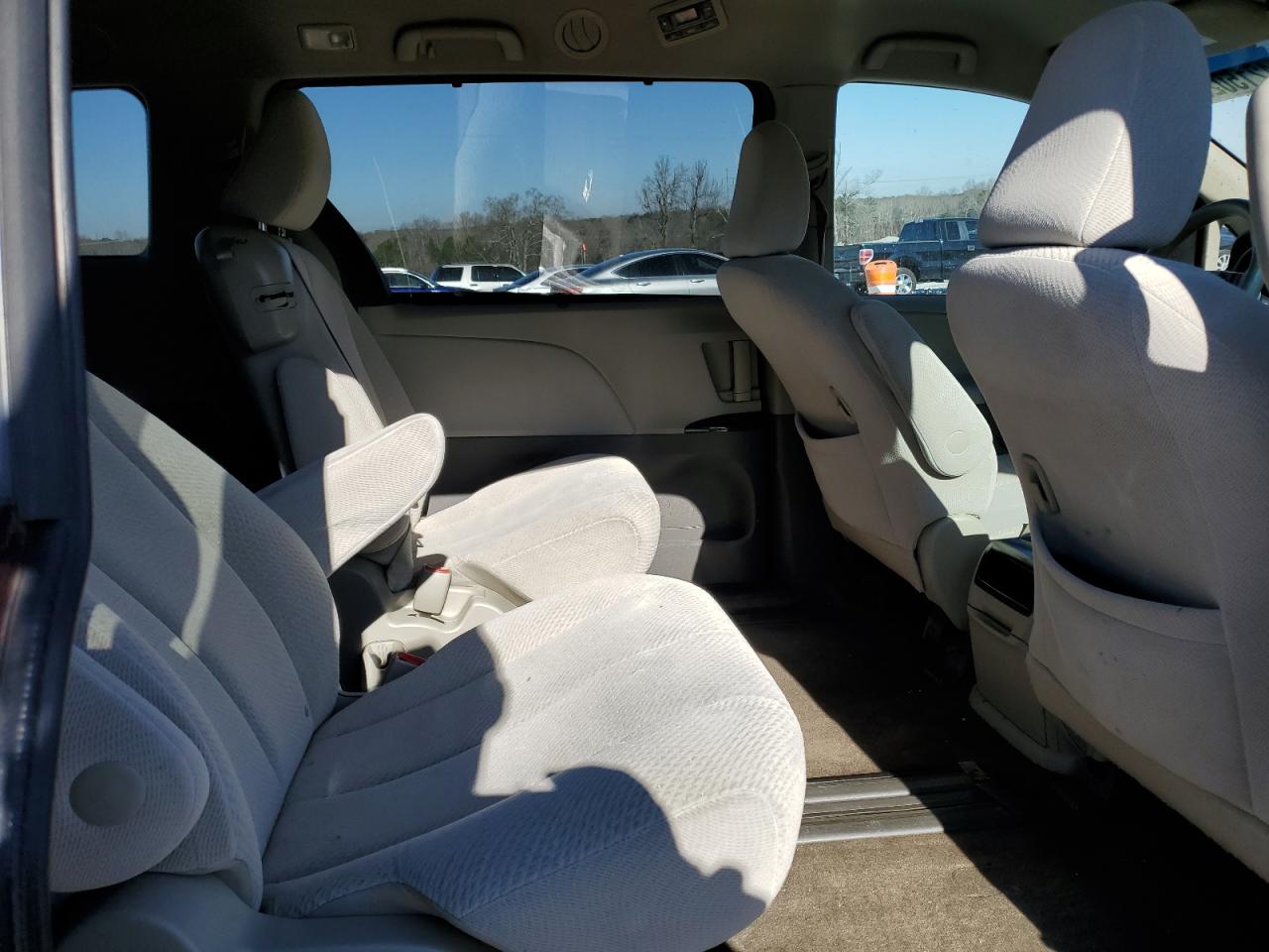 2014 Toyota Sienna - Image 12
