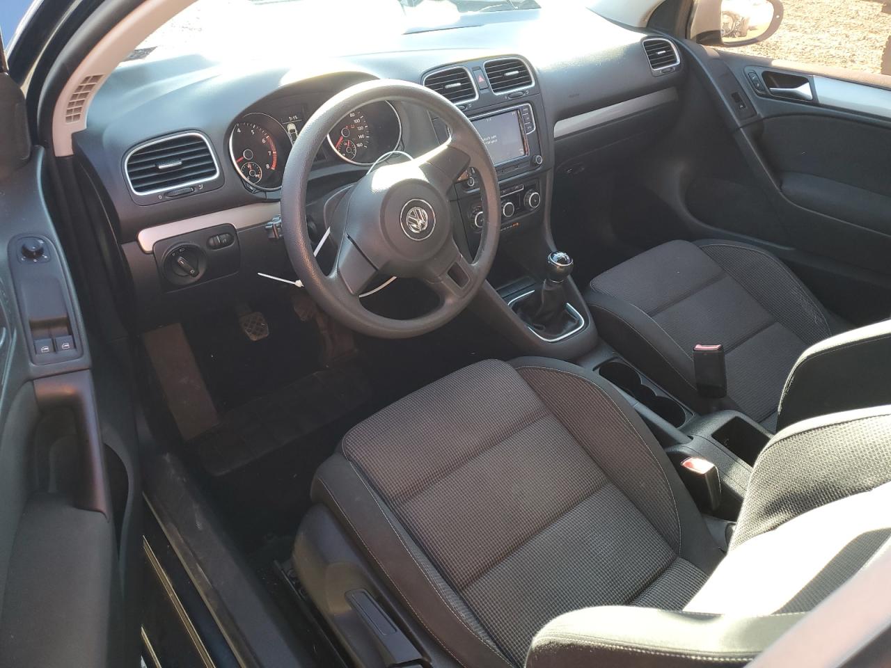 2010 Volkswagen Golf - Image 8