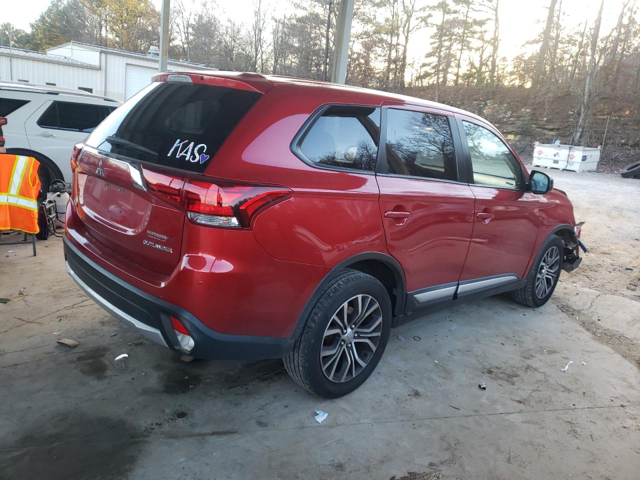 2018 Mitsubishi Outlander - Image 3