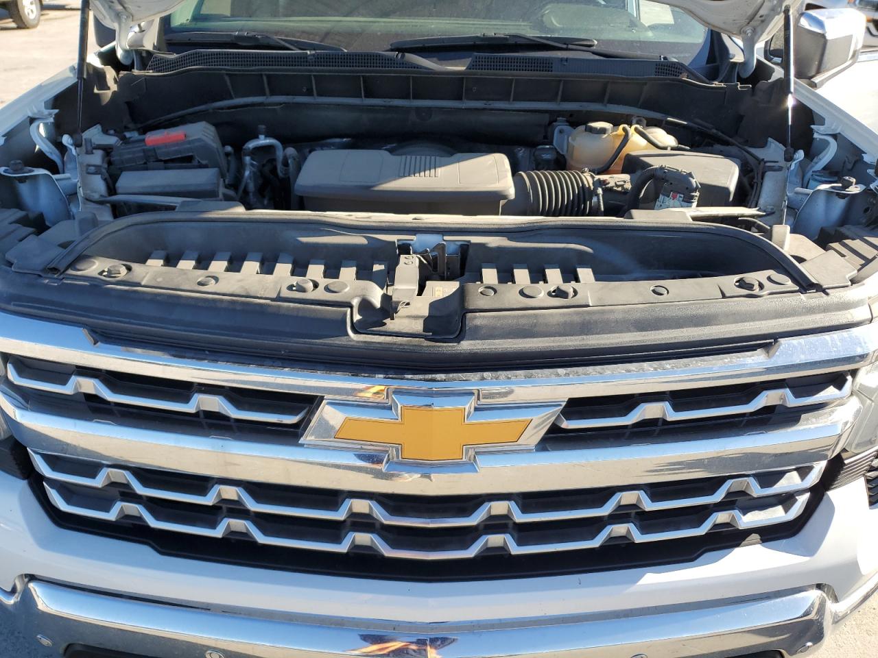 2022 Chevrolet Silverado - Image 11