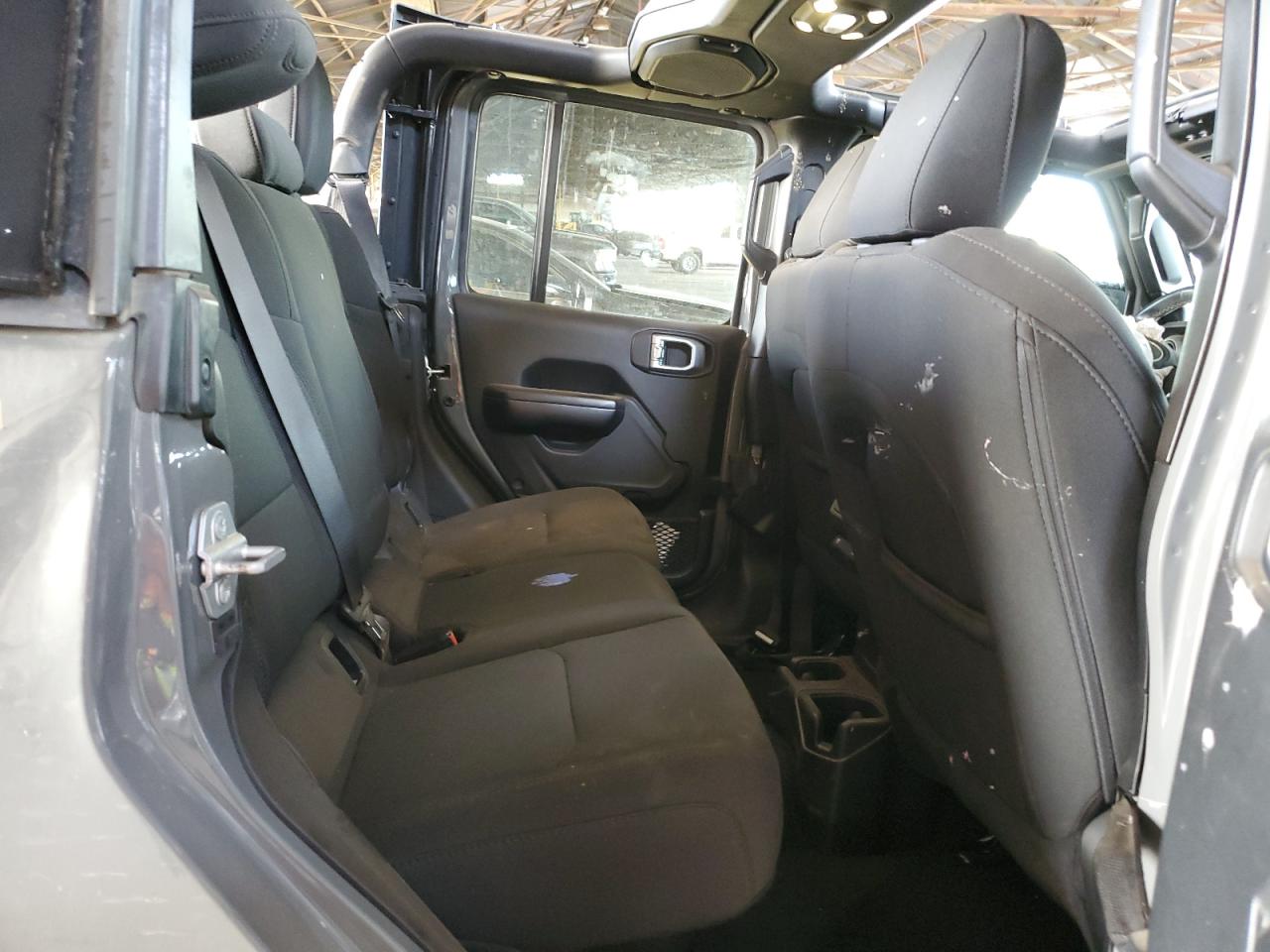 2020 Jeep Gladiator - Image 12