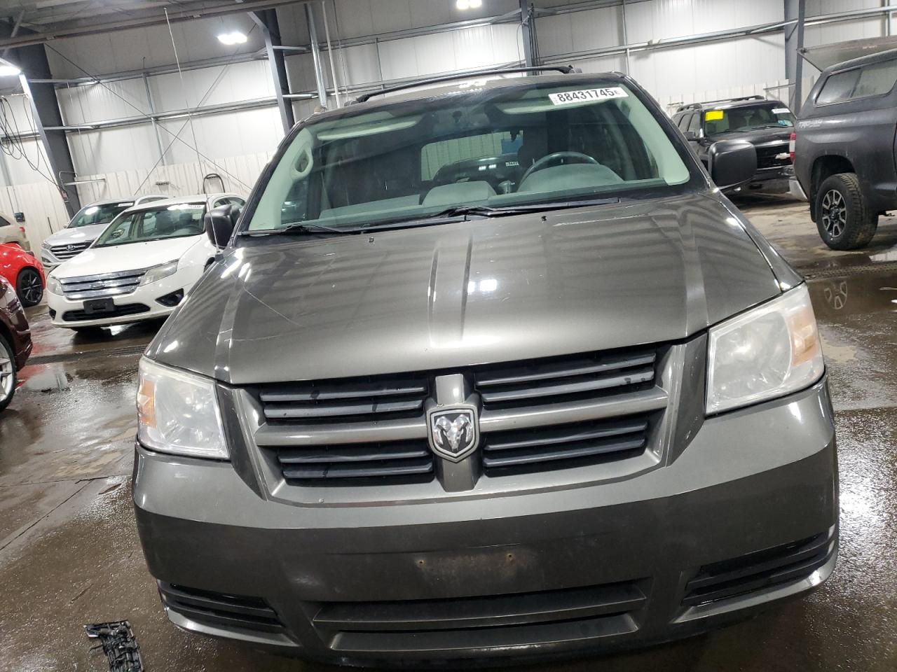 2010 Dodge Caravan - Image 5