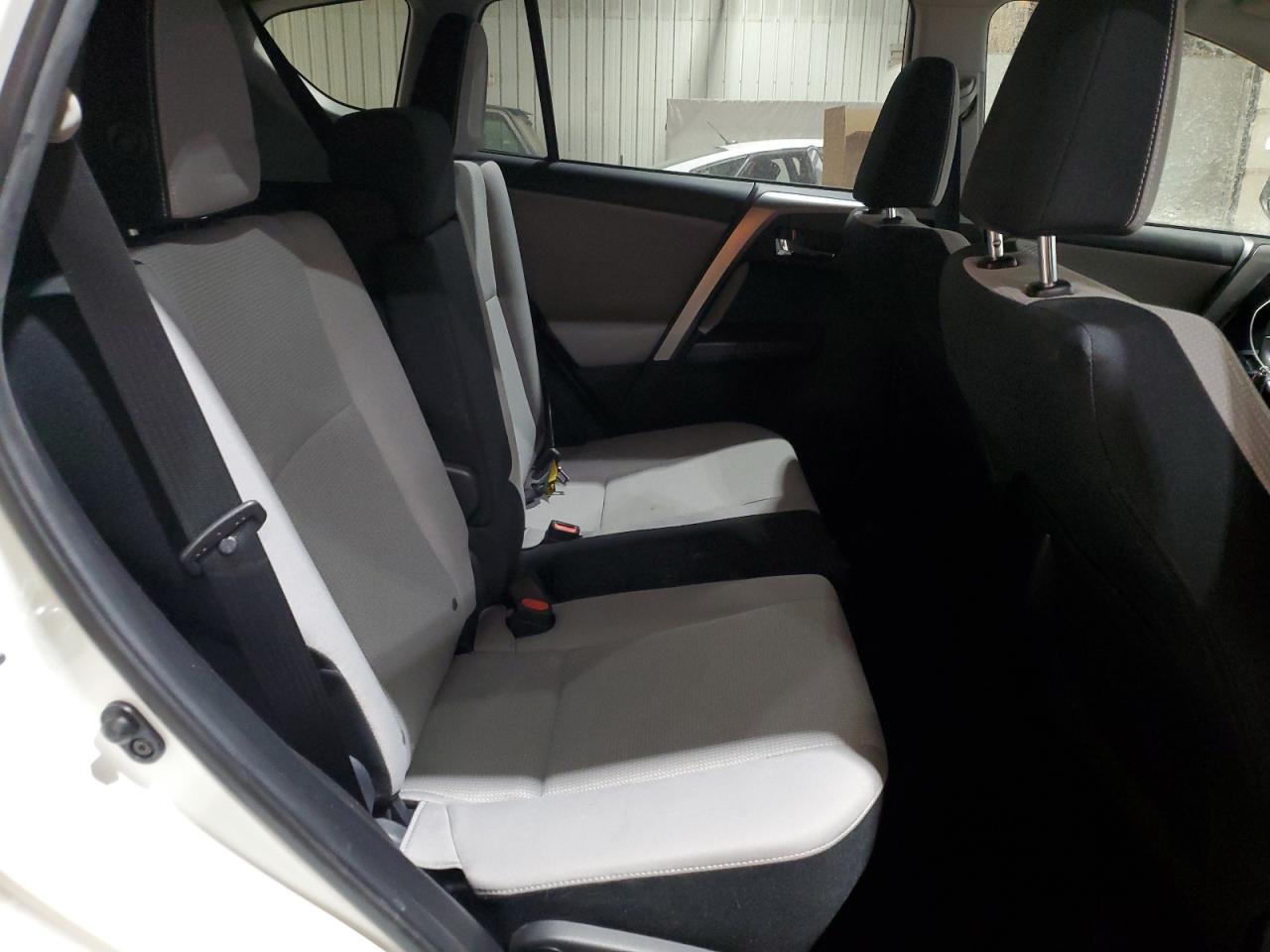 2017 Toyota RAV 4 - Image 11