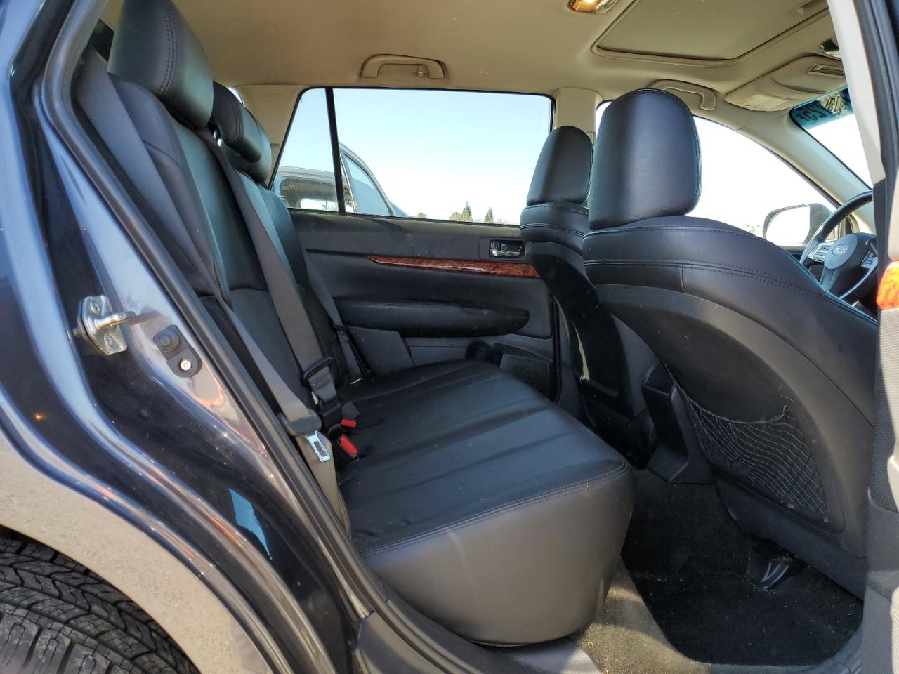 2012 Subaru Outback - Image 10
