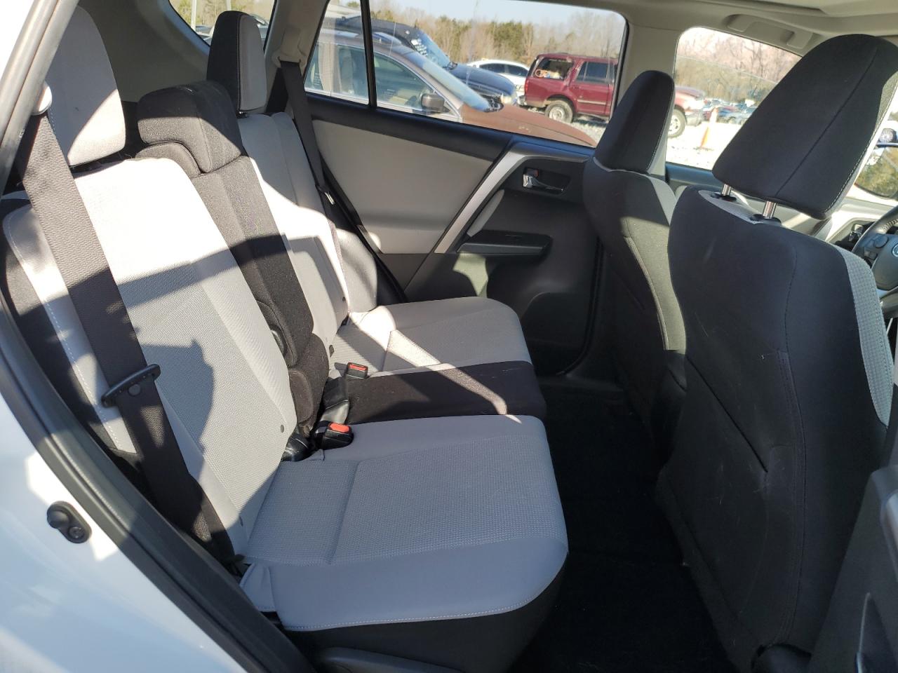 2017 Toyota RAV 4 - Image 12