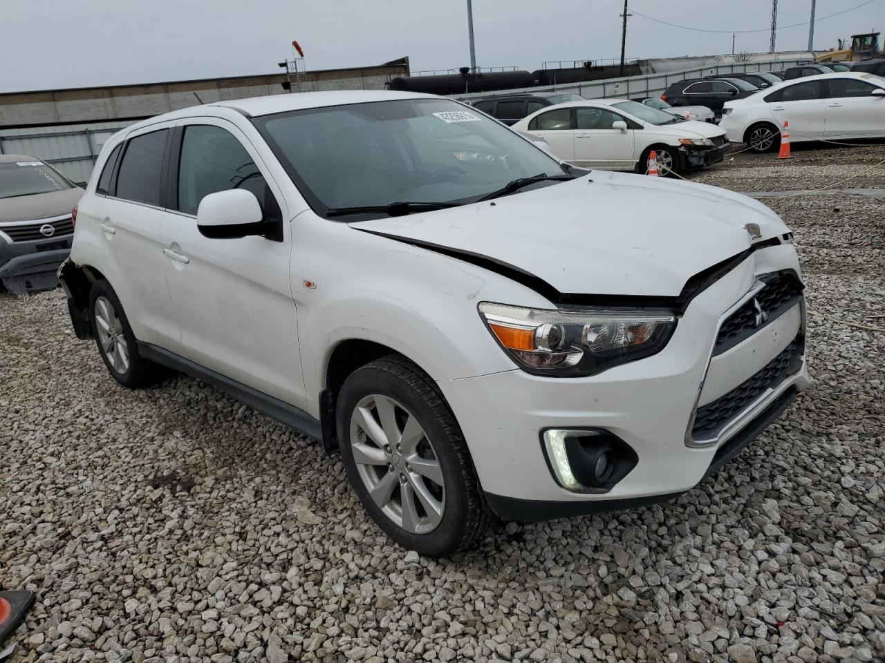 2015 Mitsubishi Outlander - Image 4
