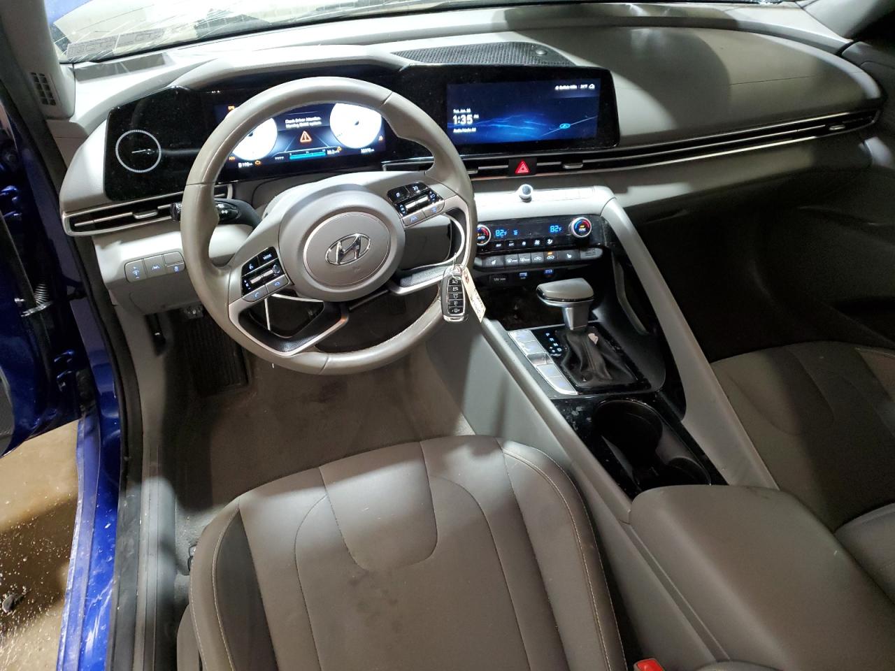 2023 Hyundai Elantra - Image 8