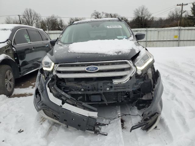  FORD ESCAPE 2019 Czarny