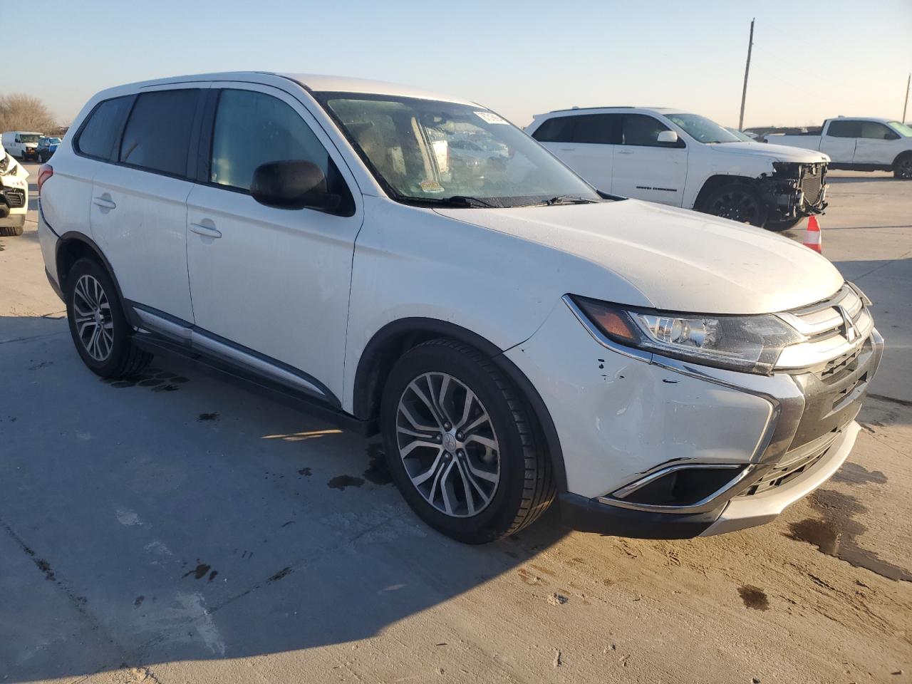 2017 Mitsubishi Outlander - Image 4