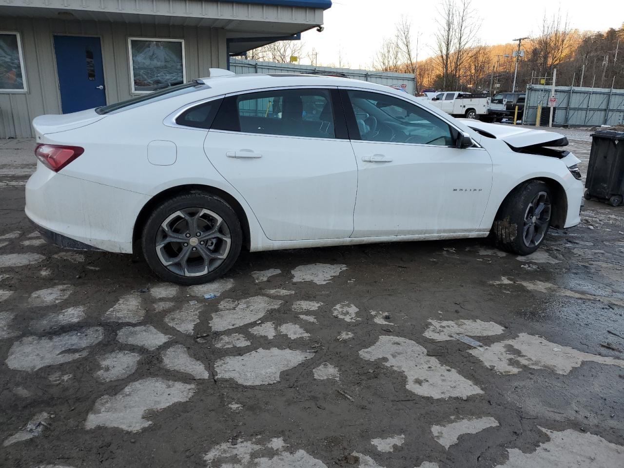 2022 Chevrolet Malibu - Image 3
