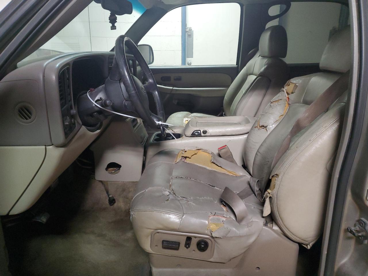 2001 Chevrolet Tahoe - Image 7