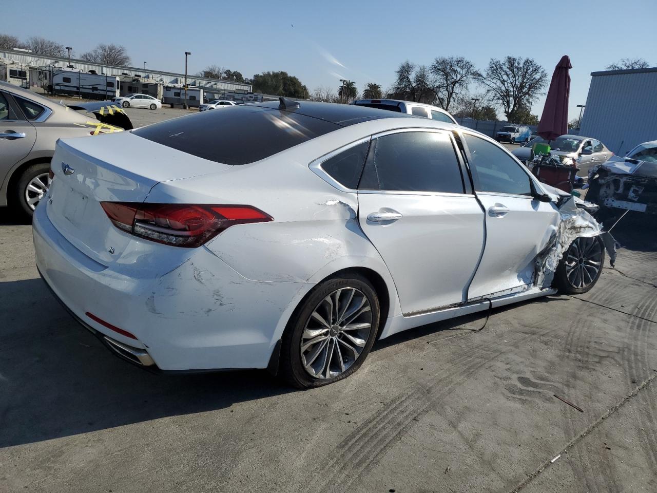 2015 Hyundai Genesis - Image 3