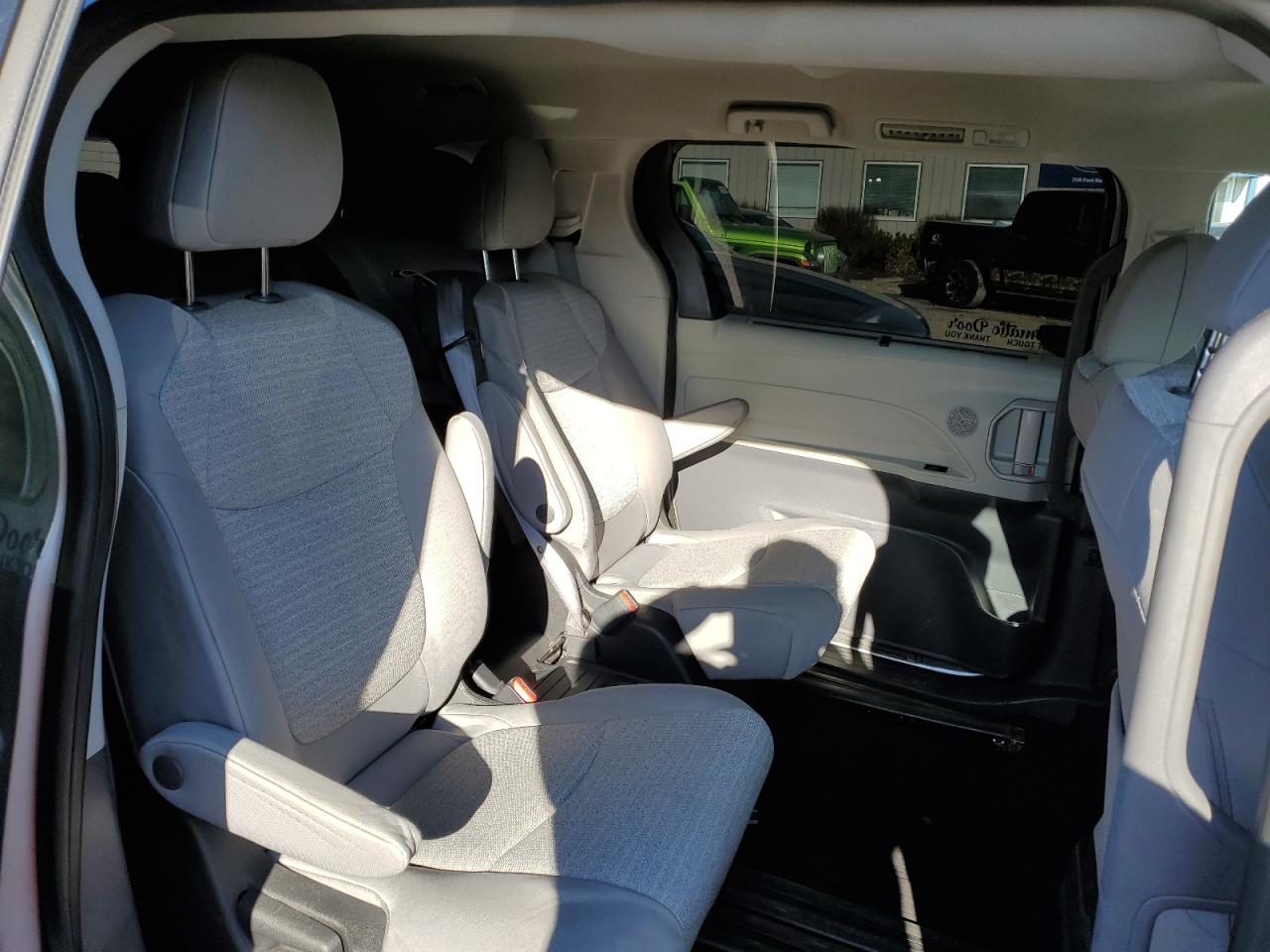 2022 Toyota Sienna - Image 11