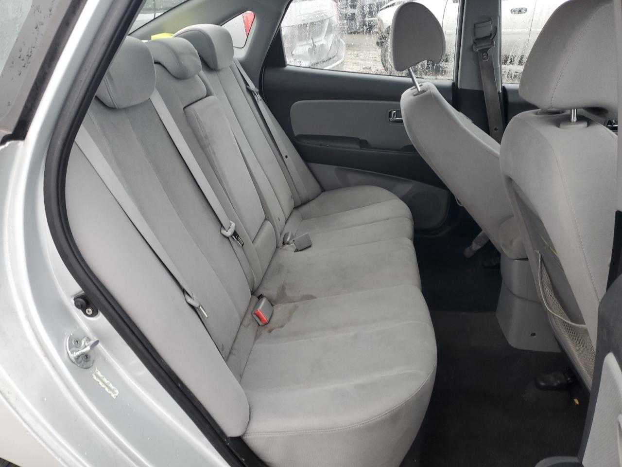 2010 Hyundai Elantra - Image 10