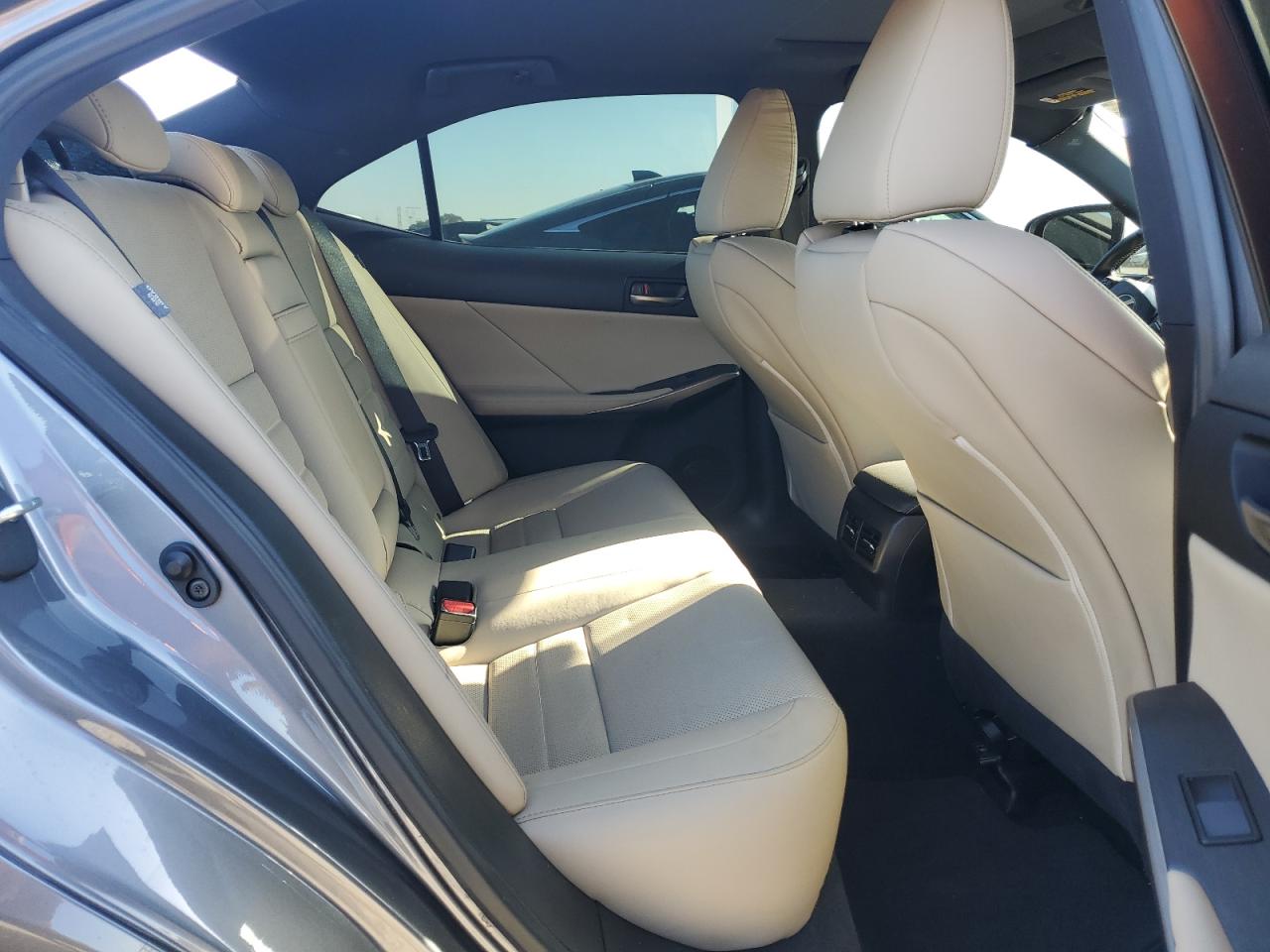 2020 Lexus IS - Image 10
