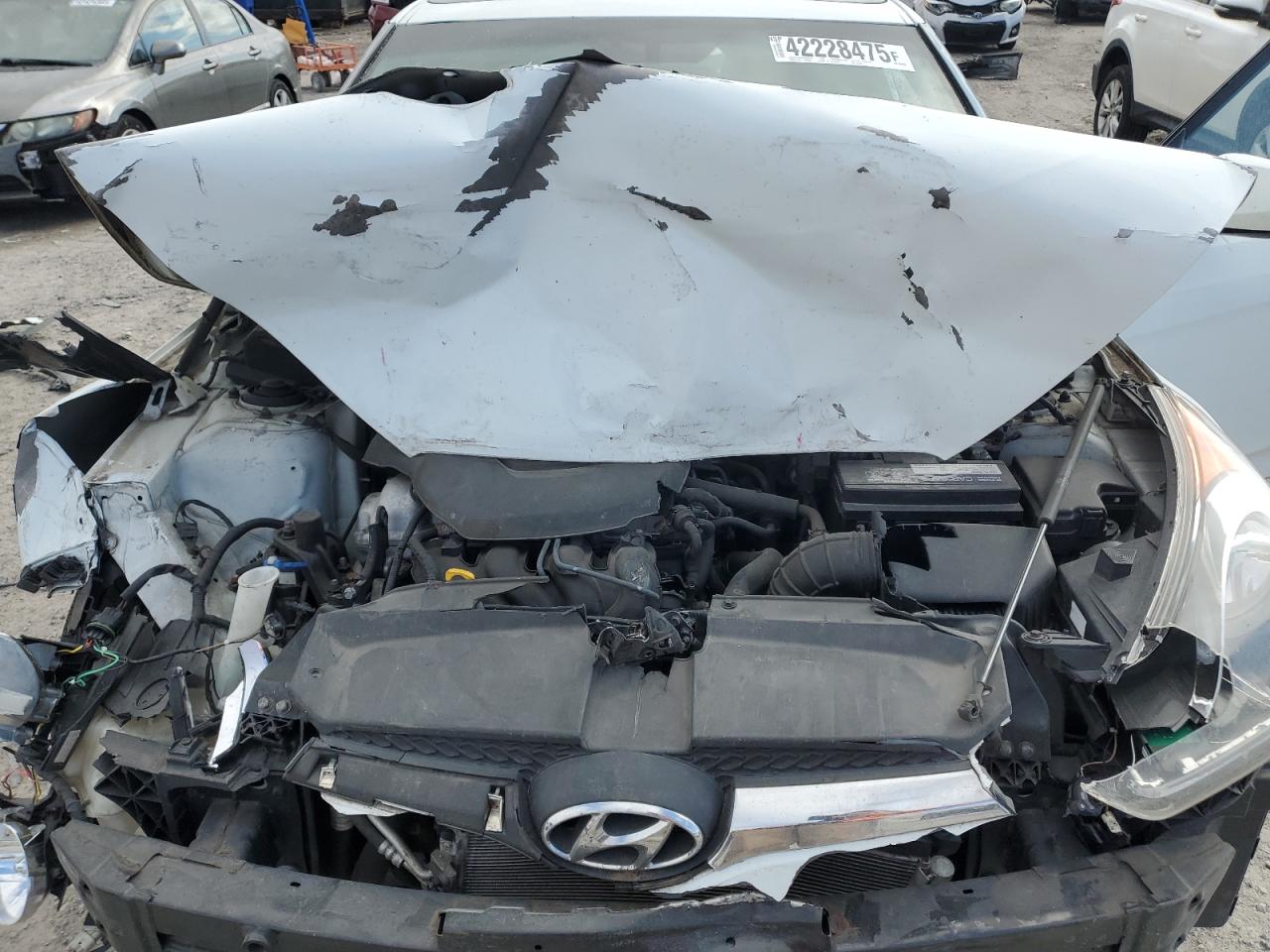 2015 Hyundai Veloster - Image 12