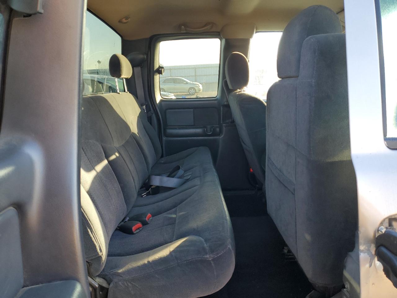 2000 Chevrolet Silverado - Image 10