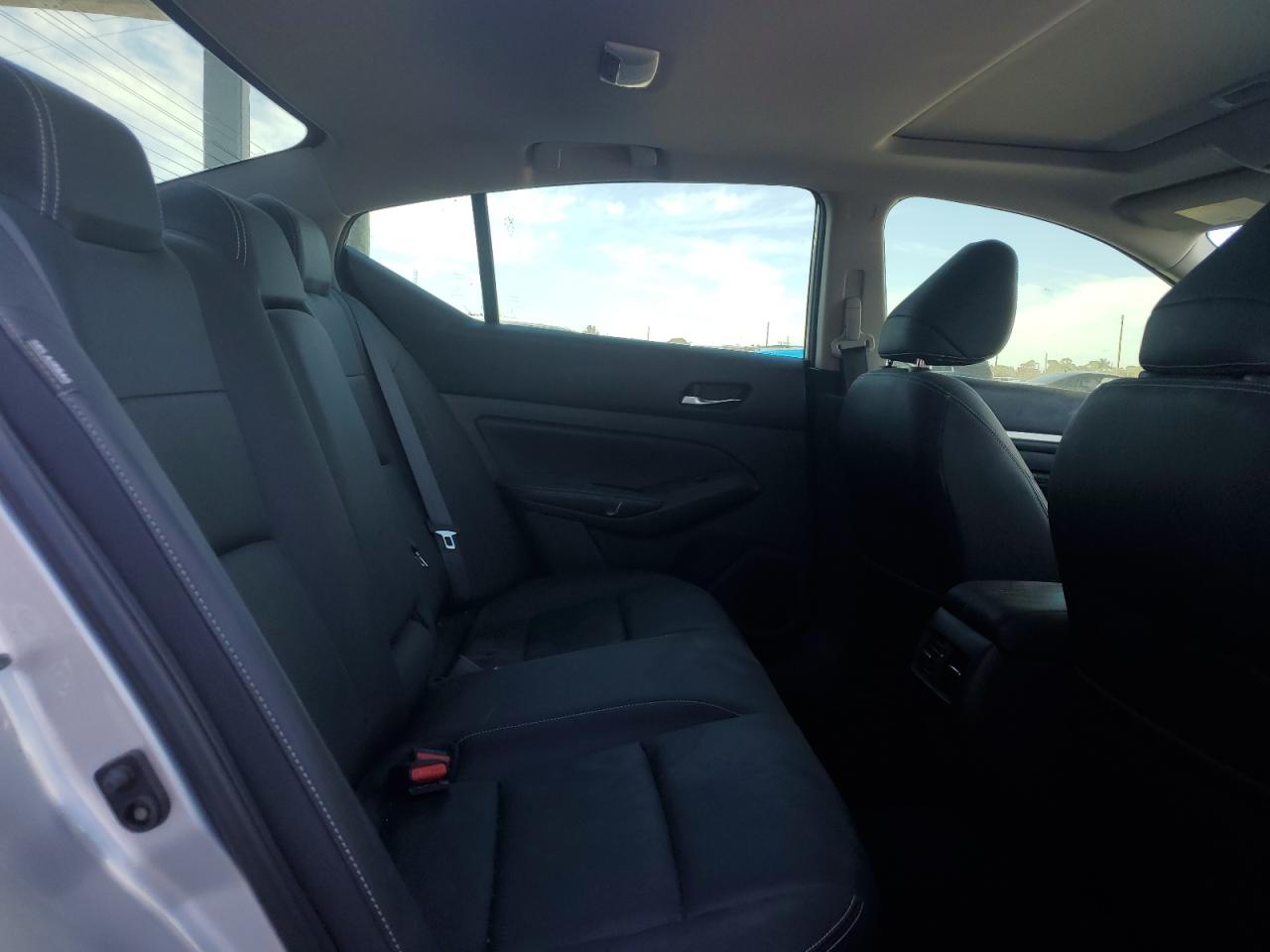2019 Nissan Altima - Image 10