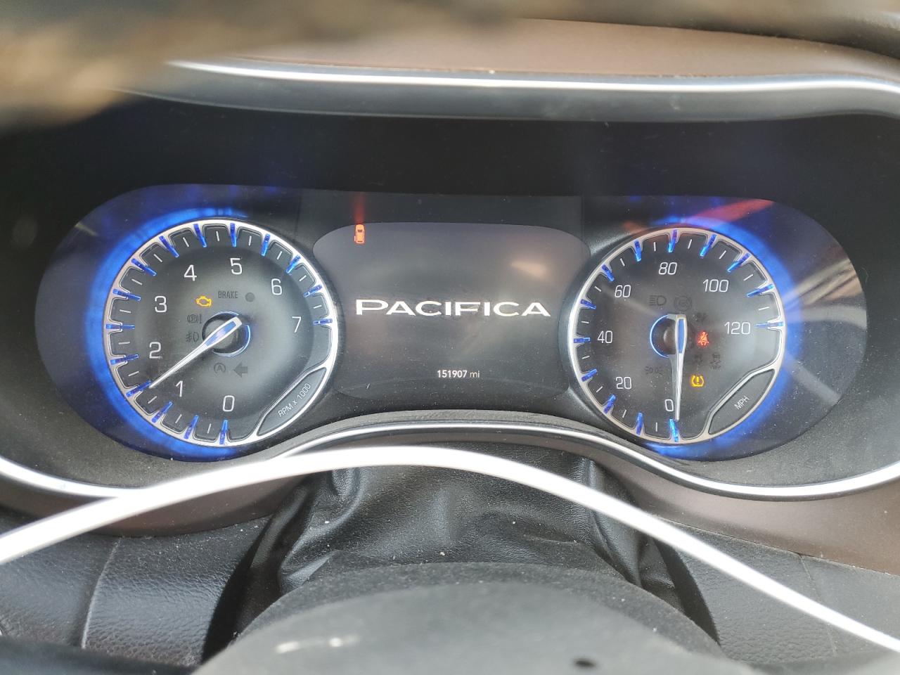 2017 Chrysler Pacifica - Image 9