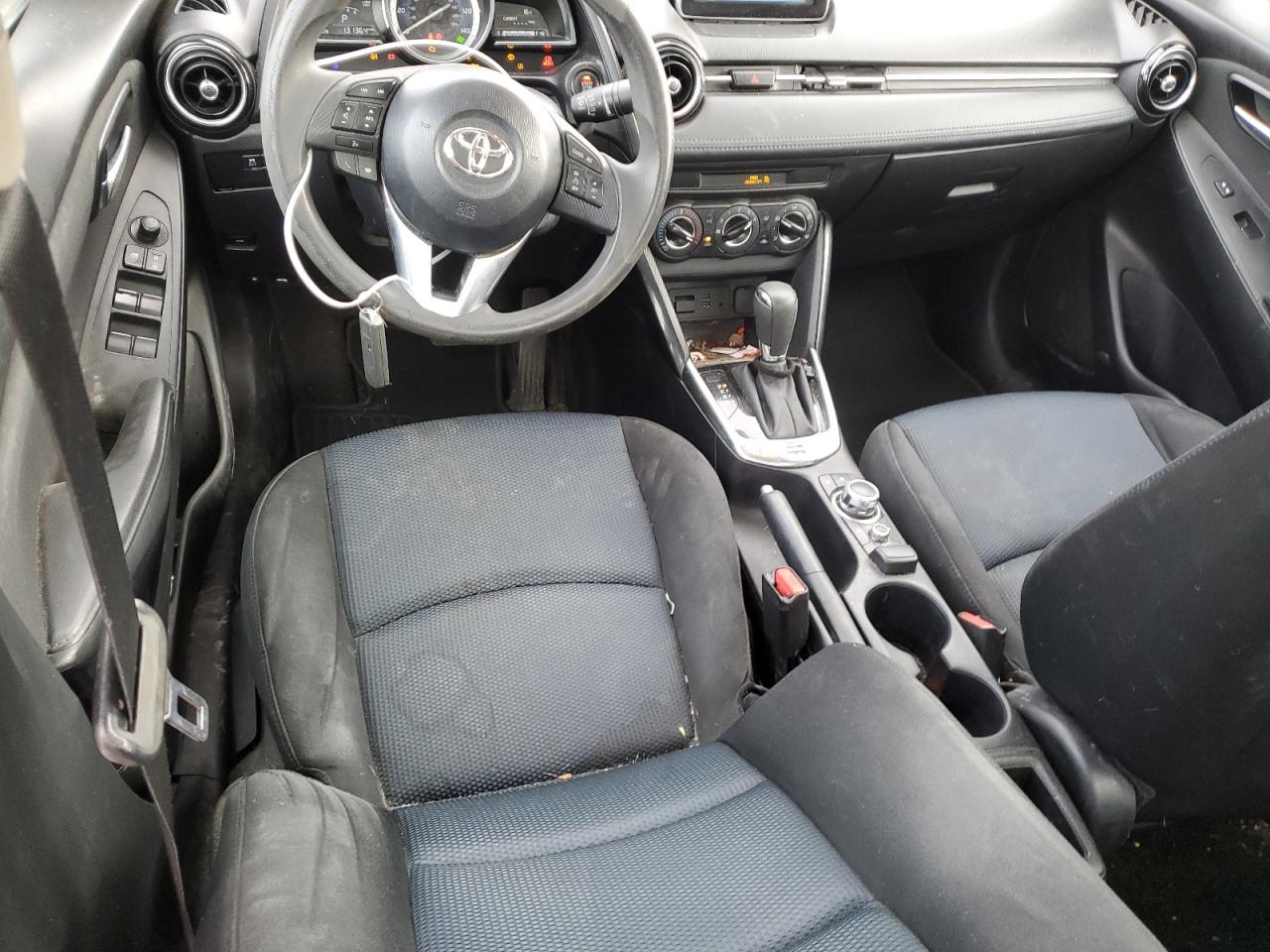 2017 Toyota Yaris - Image 8
