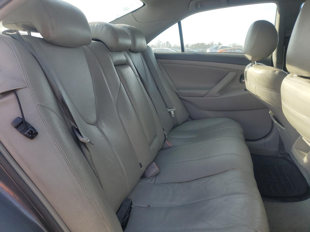 2011 Toyota Camry - Image 10