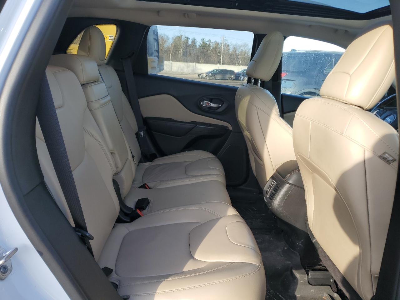 2017 Jeep Grand Cherokee - Image 11