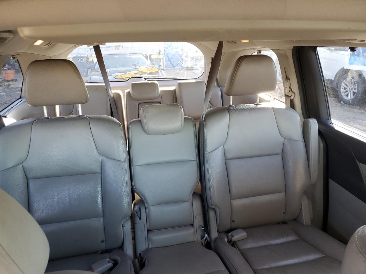 2011 Honda Odyssey - Image 10