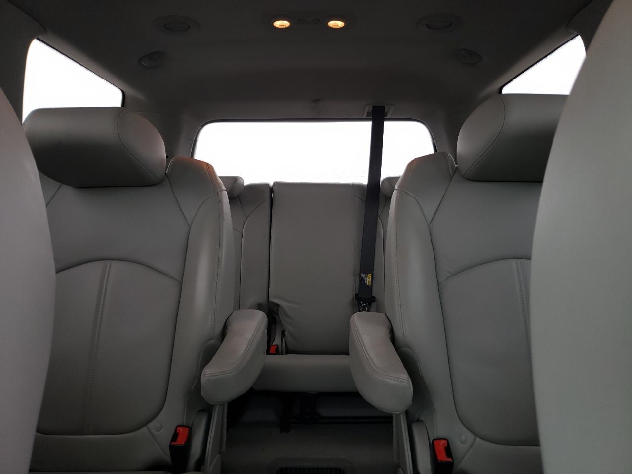 2012 GMC Acadia - Image 10