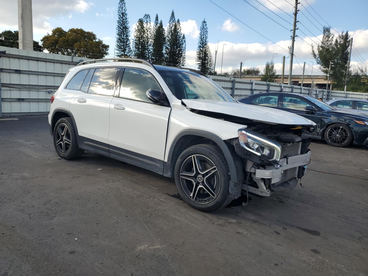 2020 Mercedes-Benz GLB - Image 4