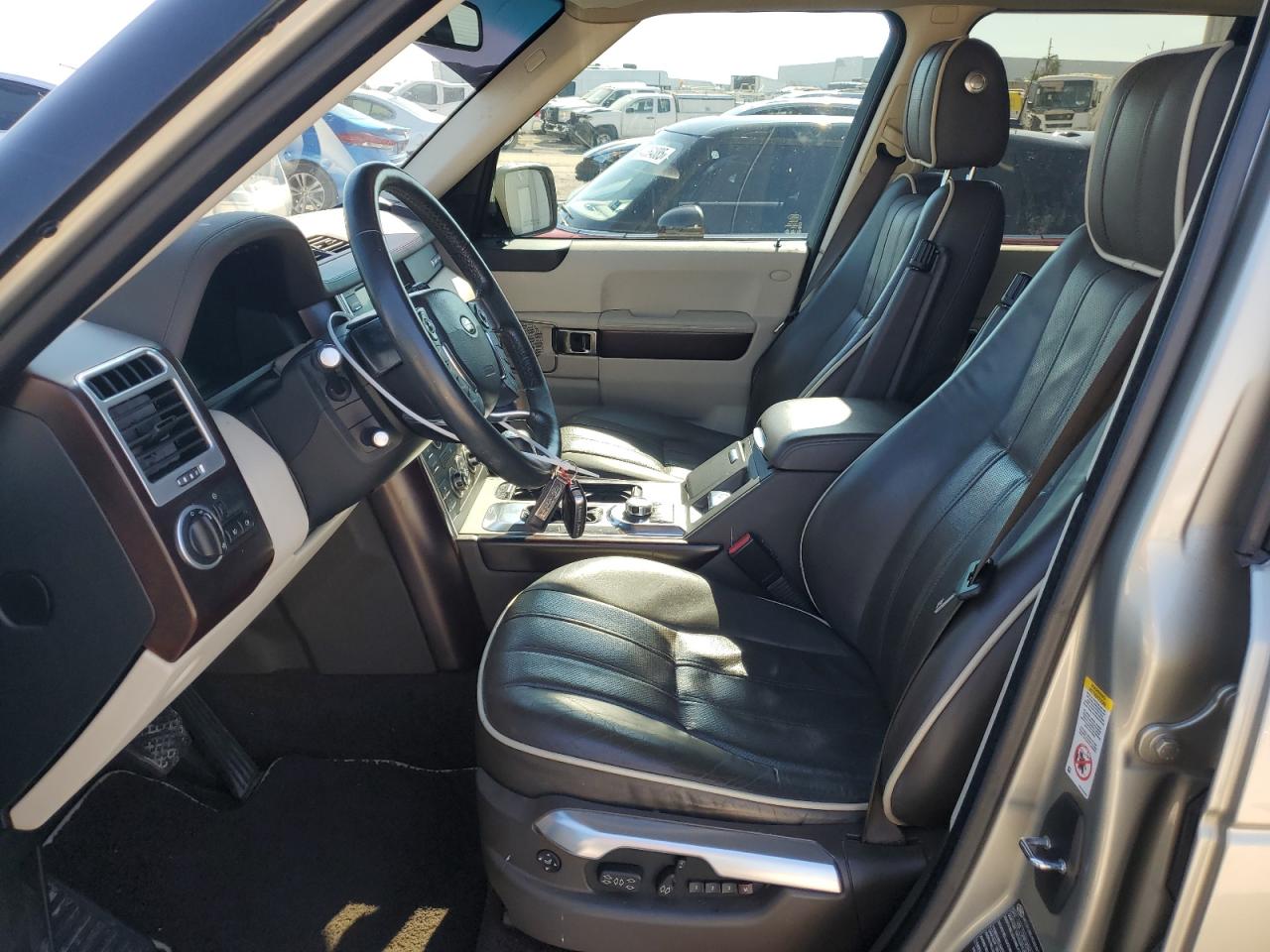 2010 Land Rover Range Rover - Image 7