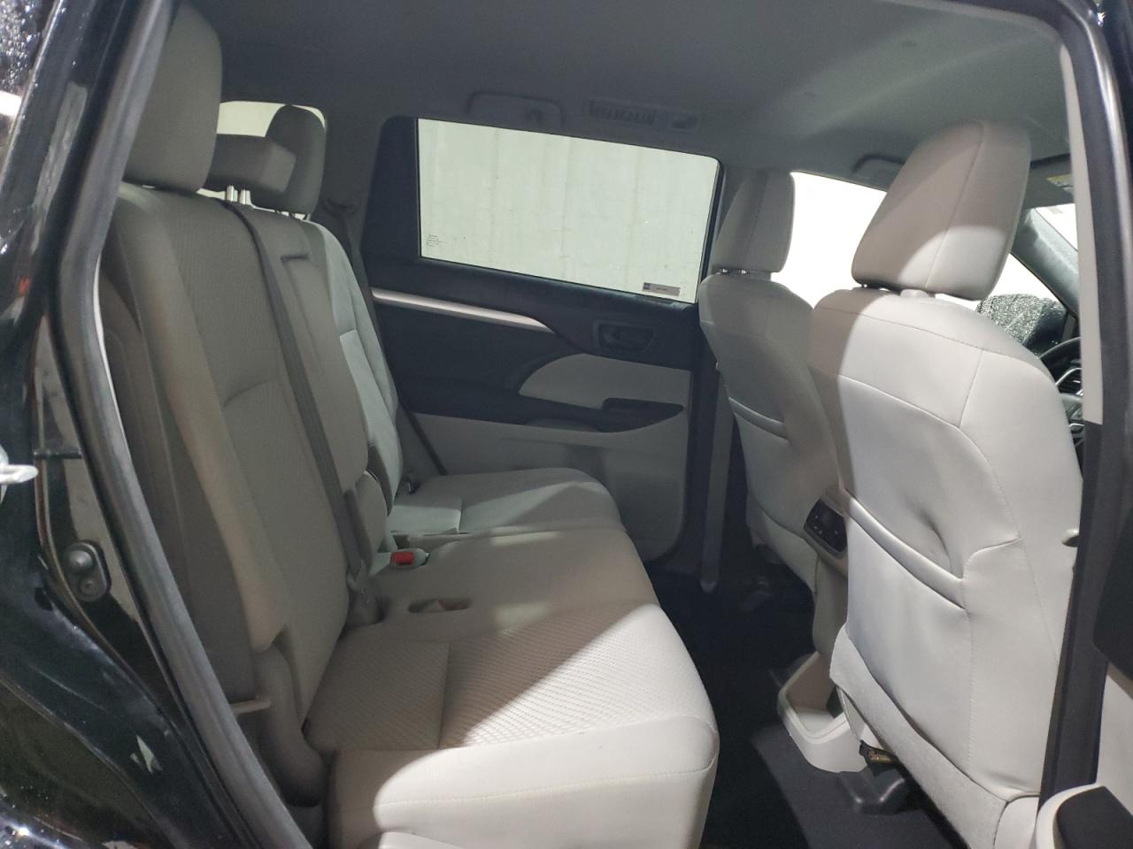 2018 Toyota Highlander - Image 11