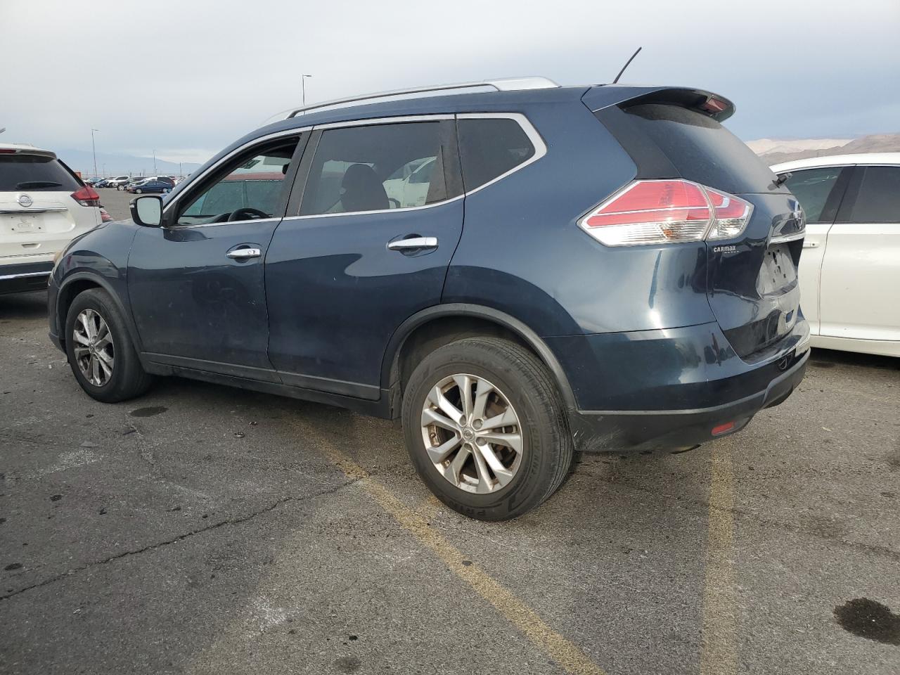 2015 Nissan Rogue - Image 2