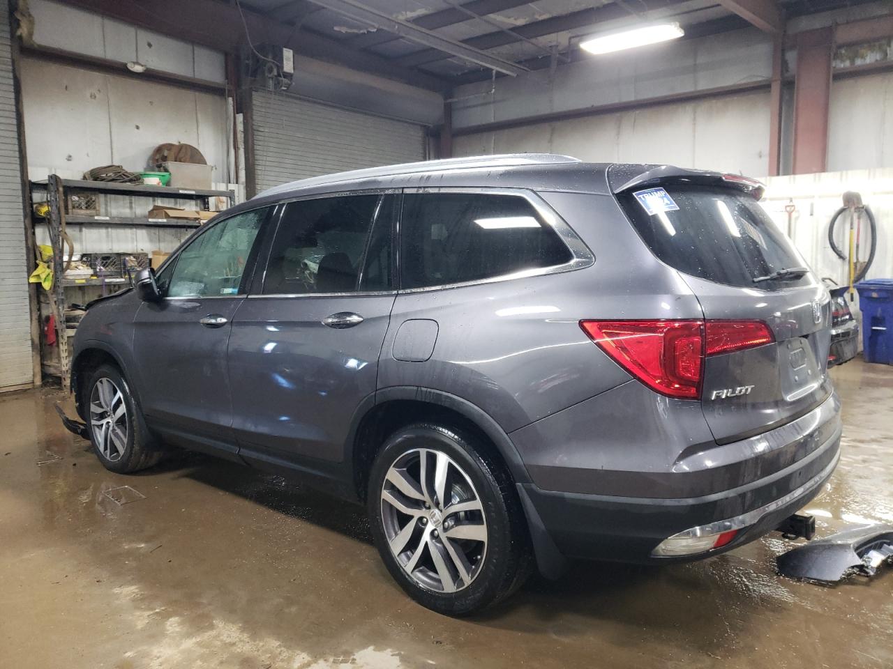 2017 Honda Pilot - Image 2