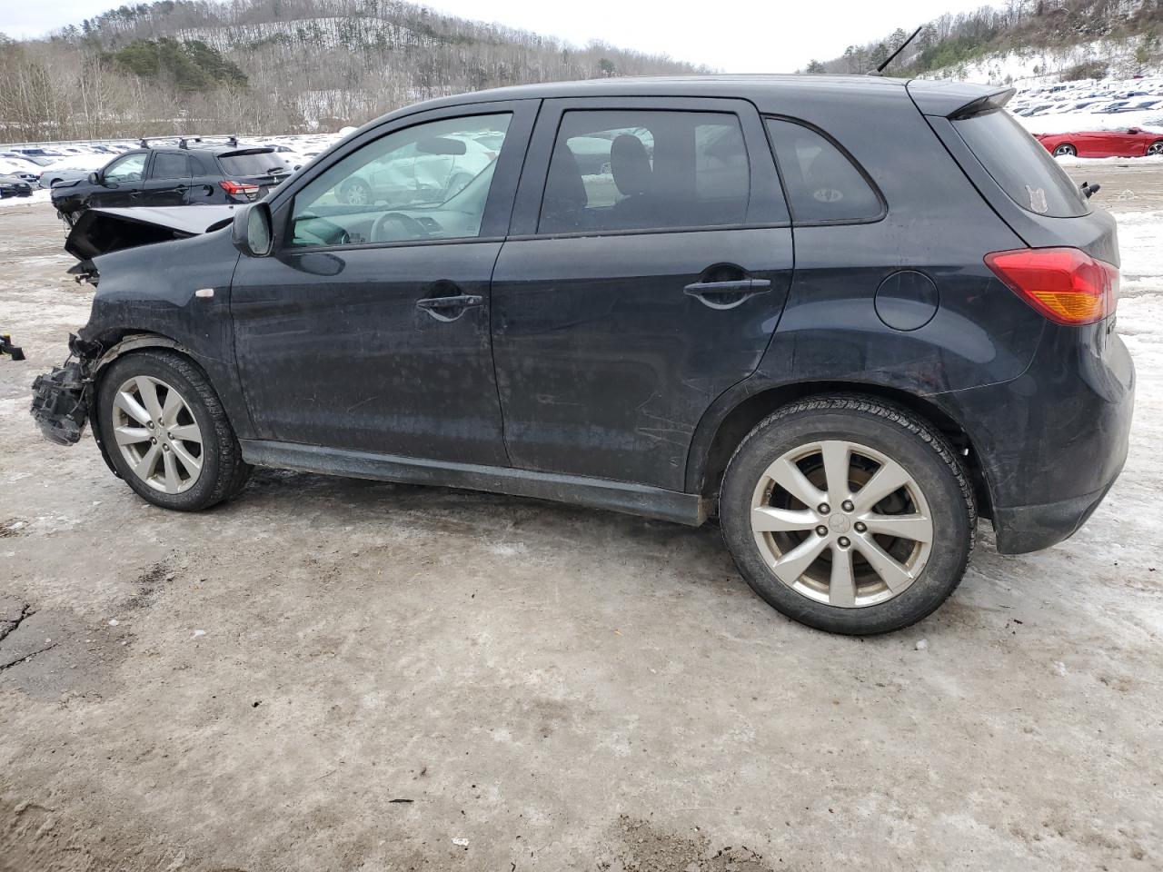 2015 Mitsubishi Outlander - Image 2