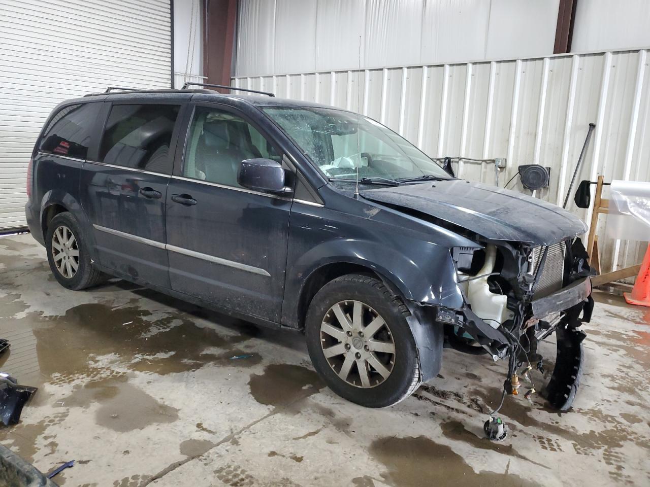 2014 Chrysler Town & Country - Image 4