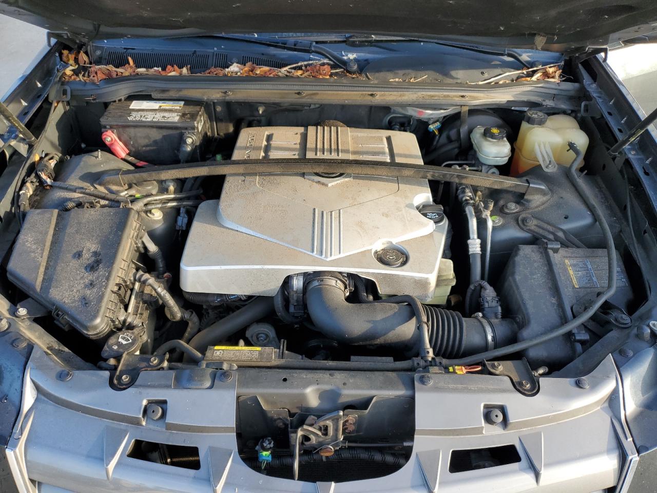 2005 Cadillac SRX - Image 12