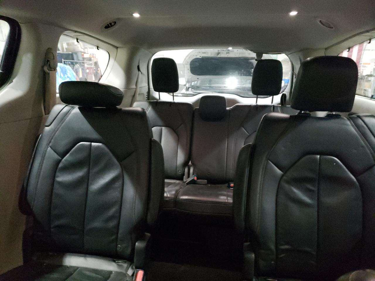 2018 Chrysler Pacifica - Image 10
