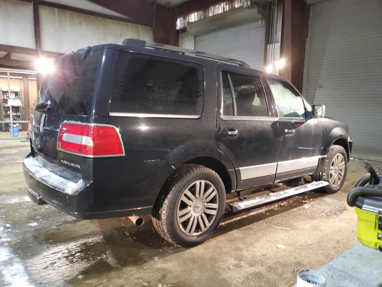 2009 Lincoln Navigator - Image 3