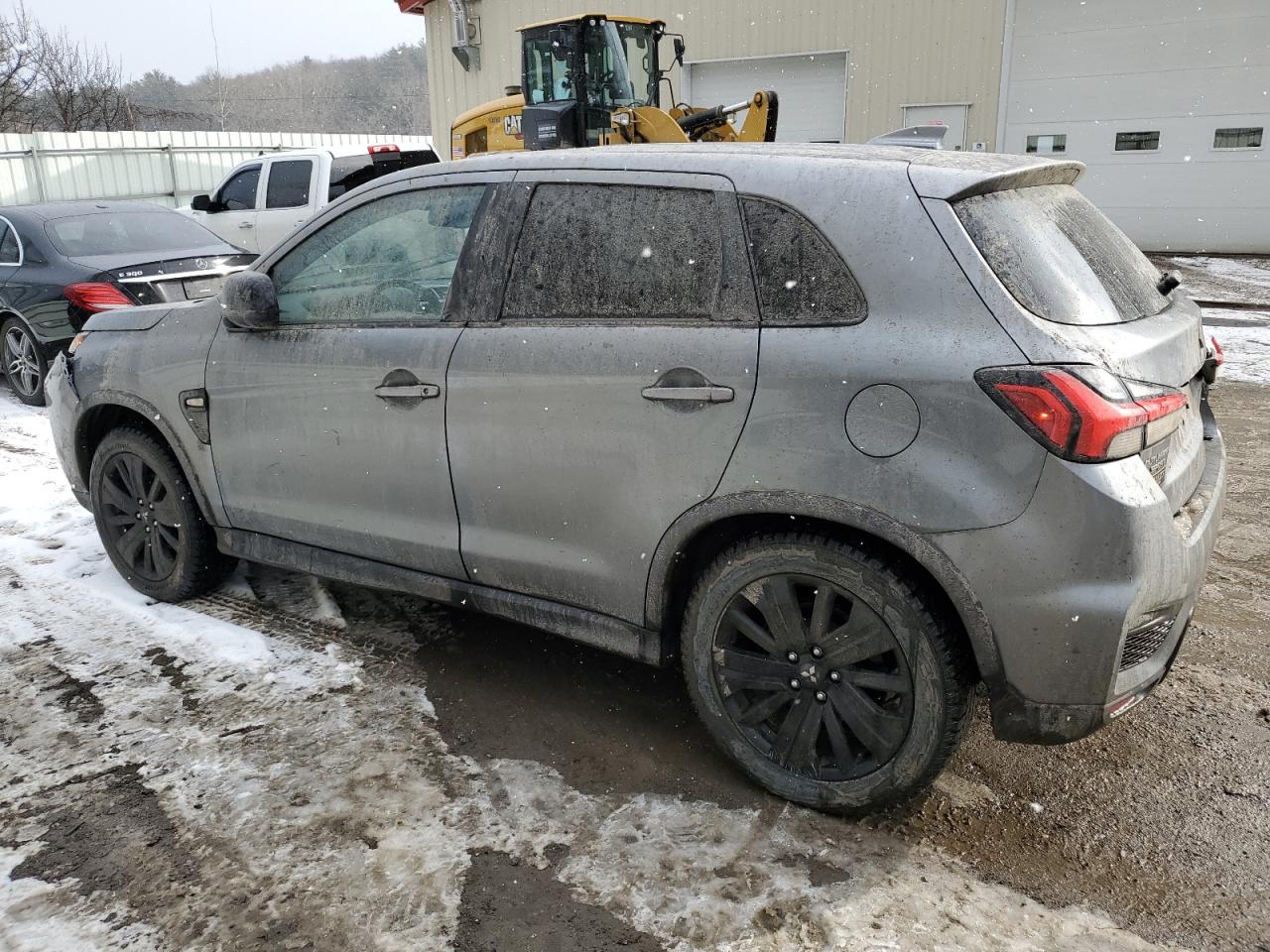 2021 Mitsubishi Outlander - Image 2