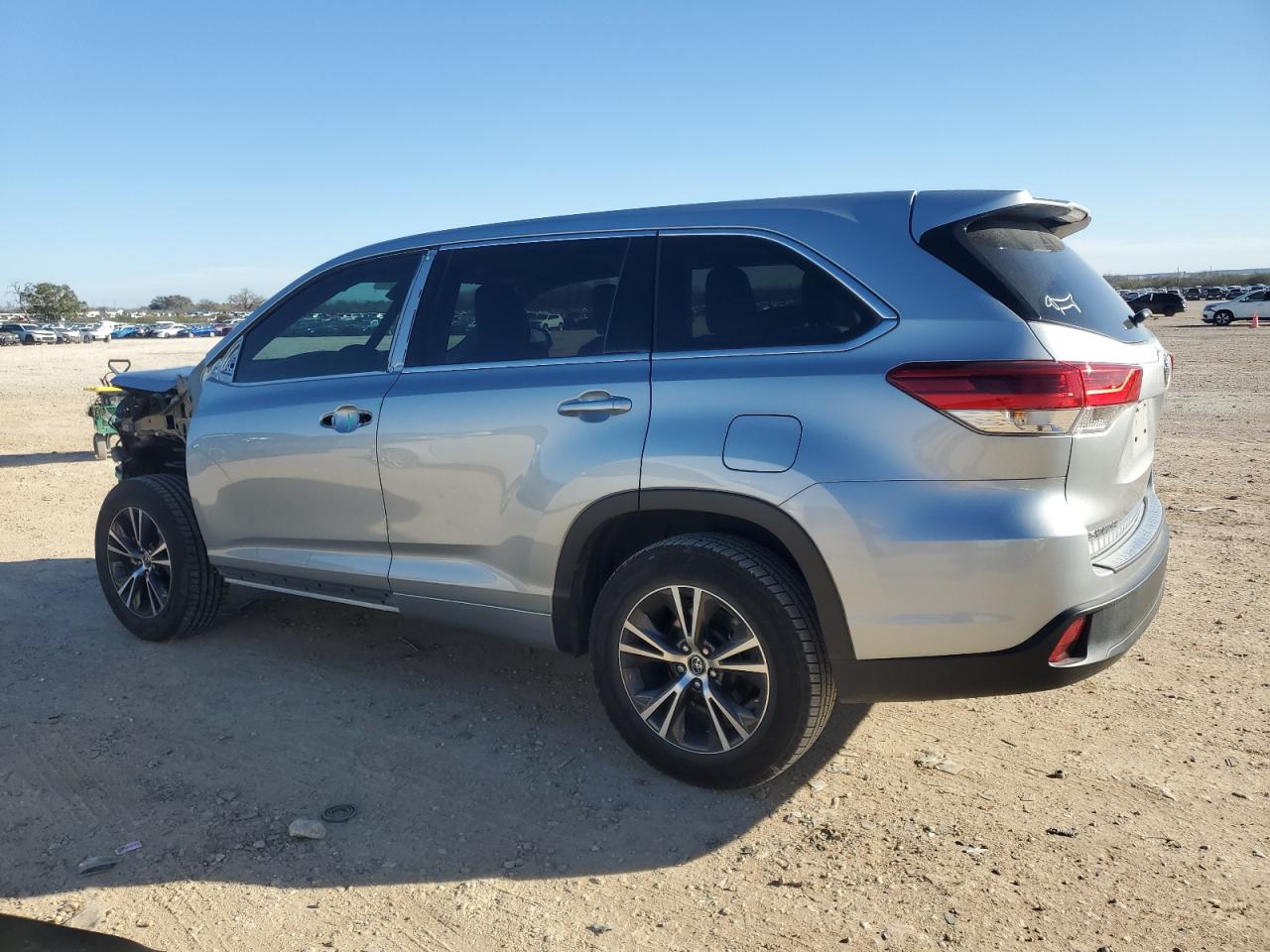 2017 Toyota Highlander - Image 2