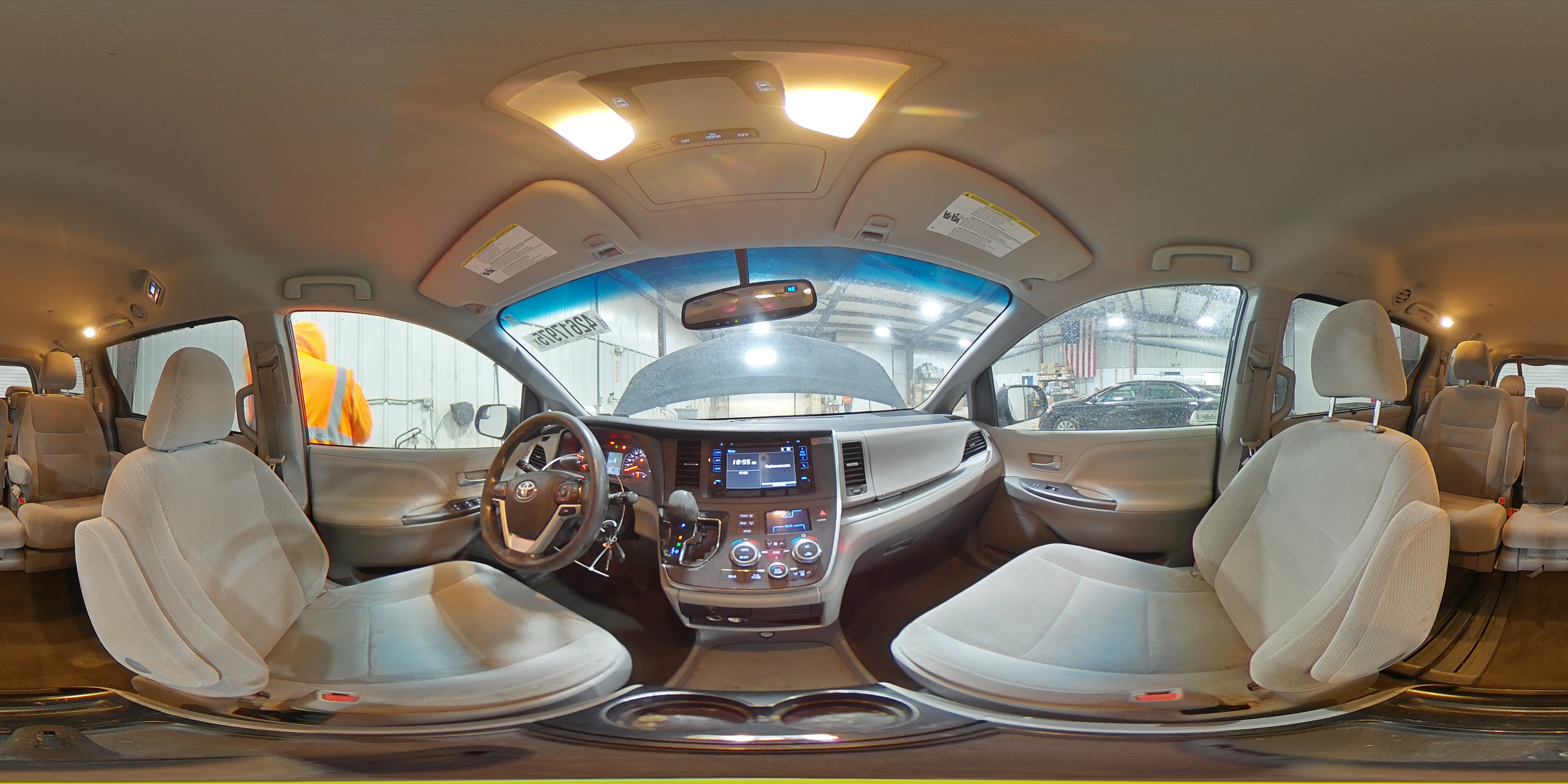 2017 Toyota Sienna - Image 15