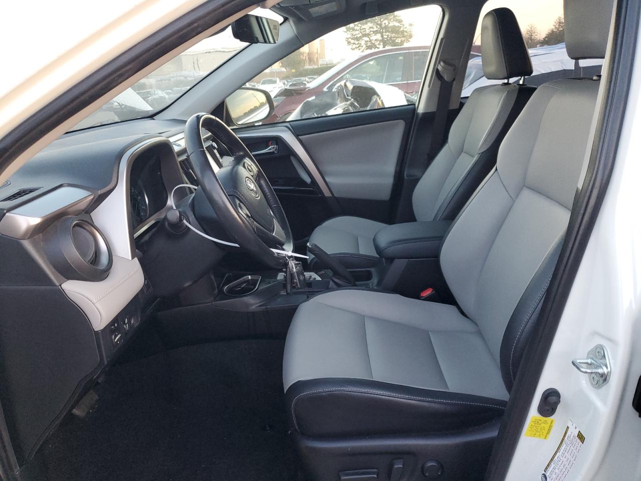 2018 Toyota RAV 4 - Image 7