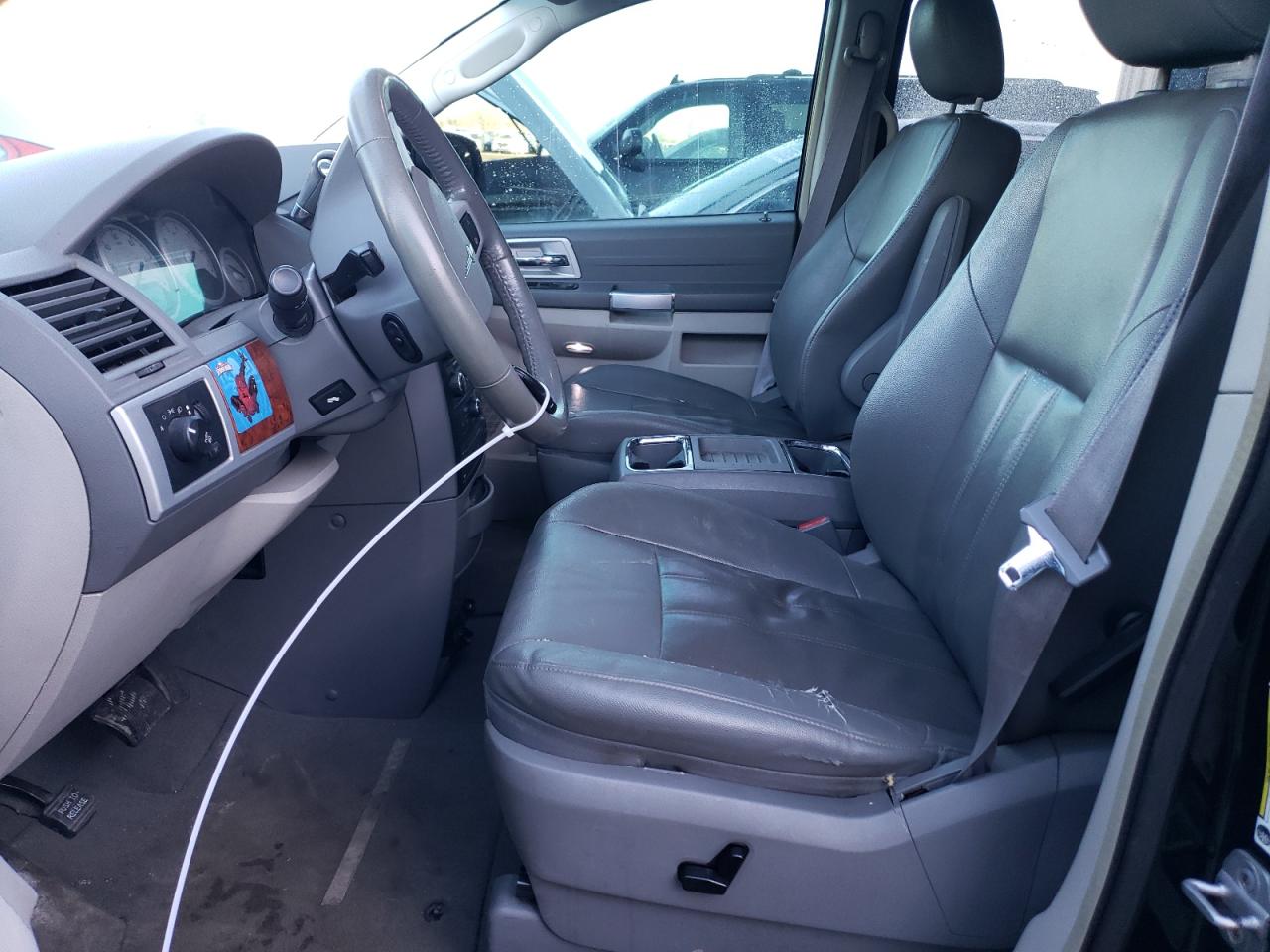 2008 Chrysler Town & Country - Image 7