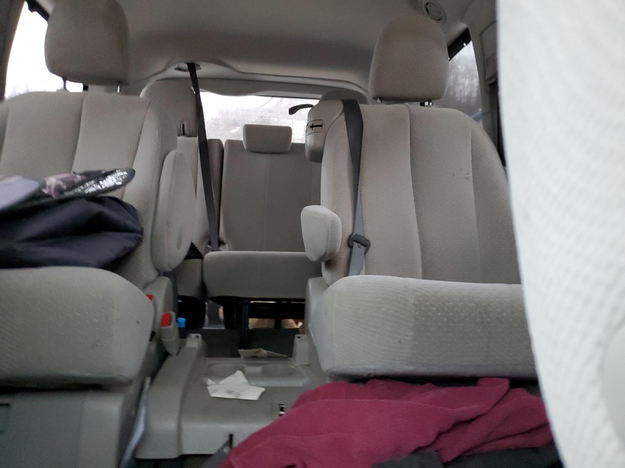 2014 Toyota Sienna - Image 10