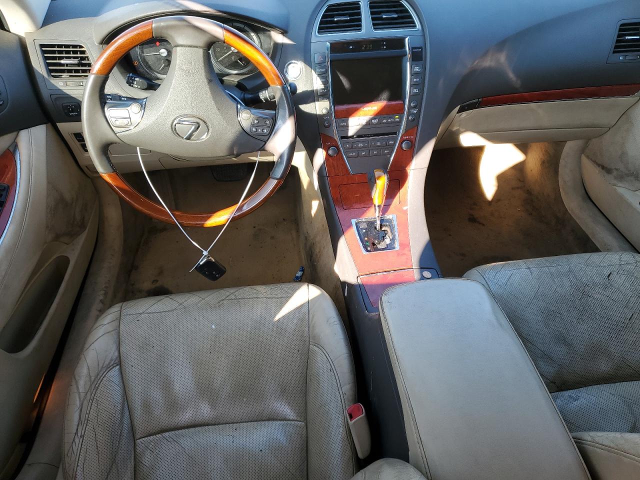 2010 Lexus ES - Image 8